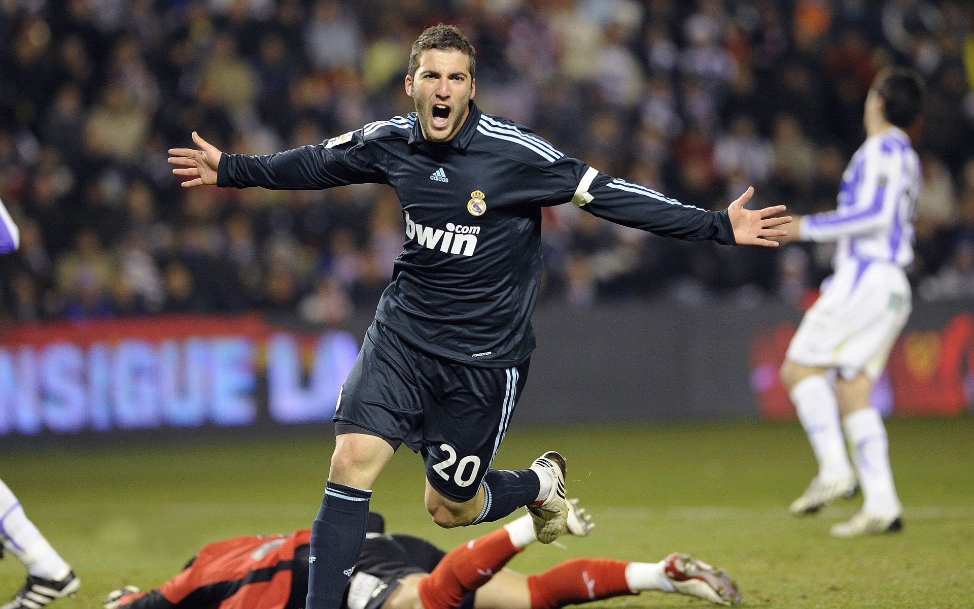 黄蜂蛰伏终亮刺，武切维奇关键战不手软率队力克辽宁