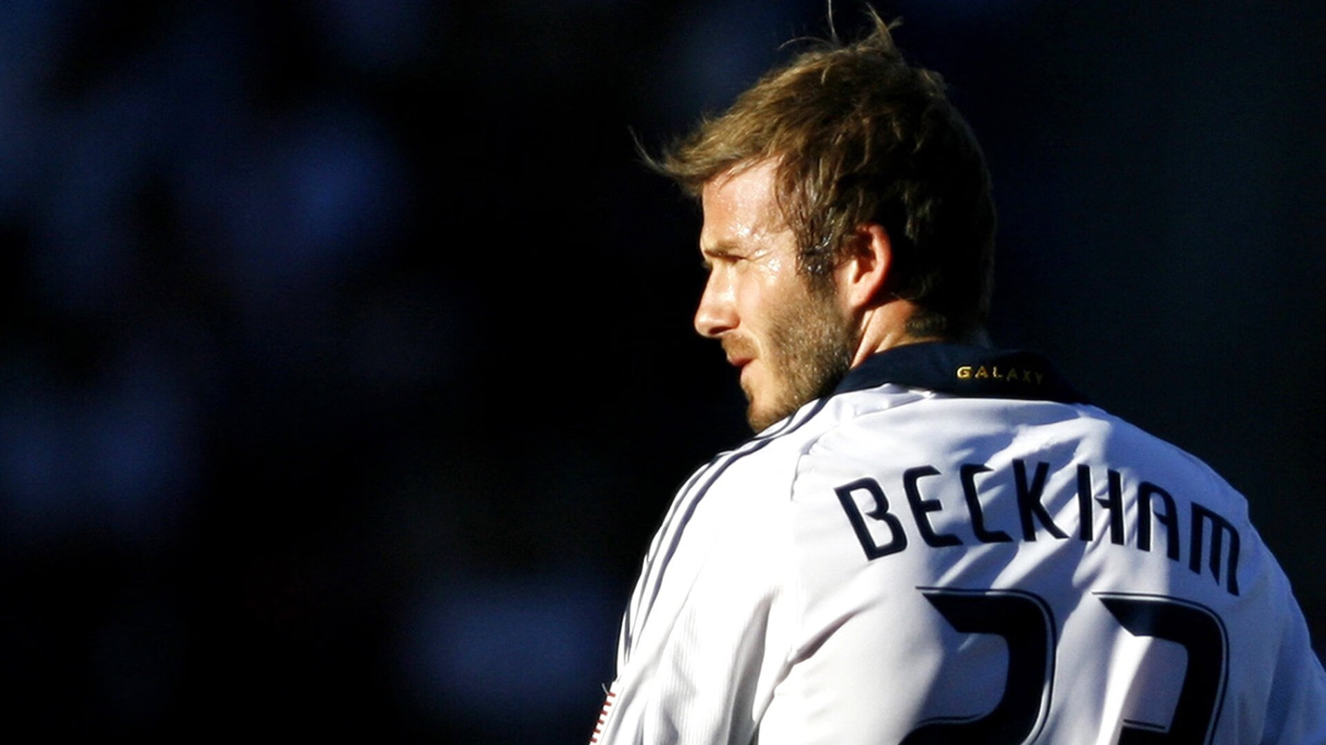 赛道传奇，佩雷兹领衔阿斯顿马丁鏖战法拉利，逆袭夺冠