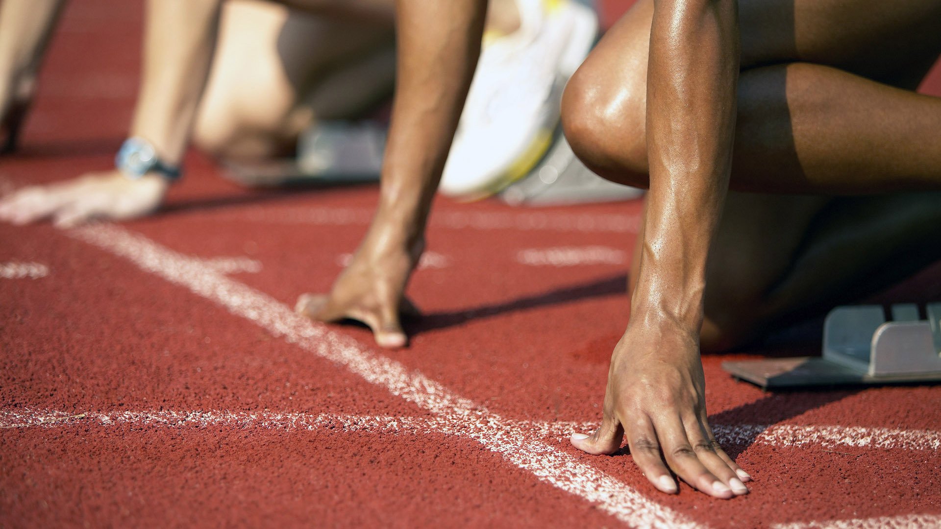 当墨西哥险胜阿根廷遇上C罗统治全场，足球世界的平行叙事